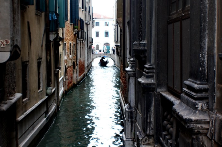 Narrow passage_resize.JPG